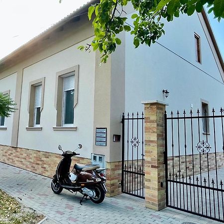 Voeroesmarty Apartmanhaz Mako Luaran gambar